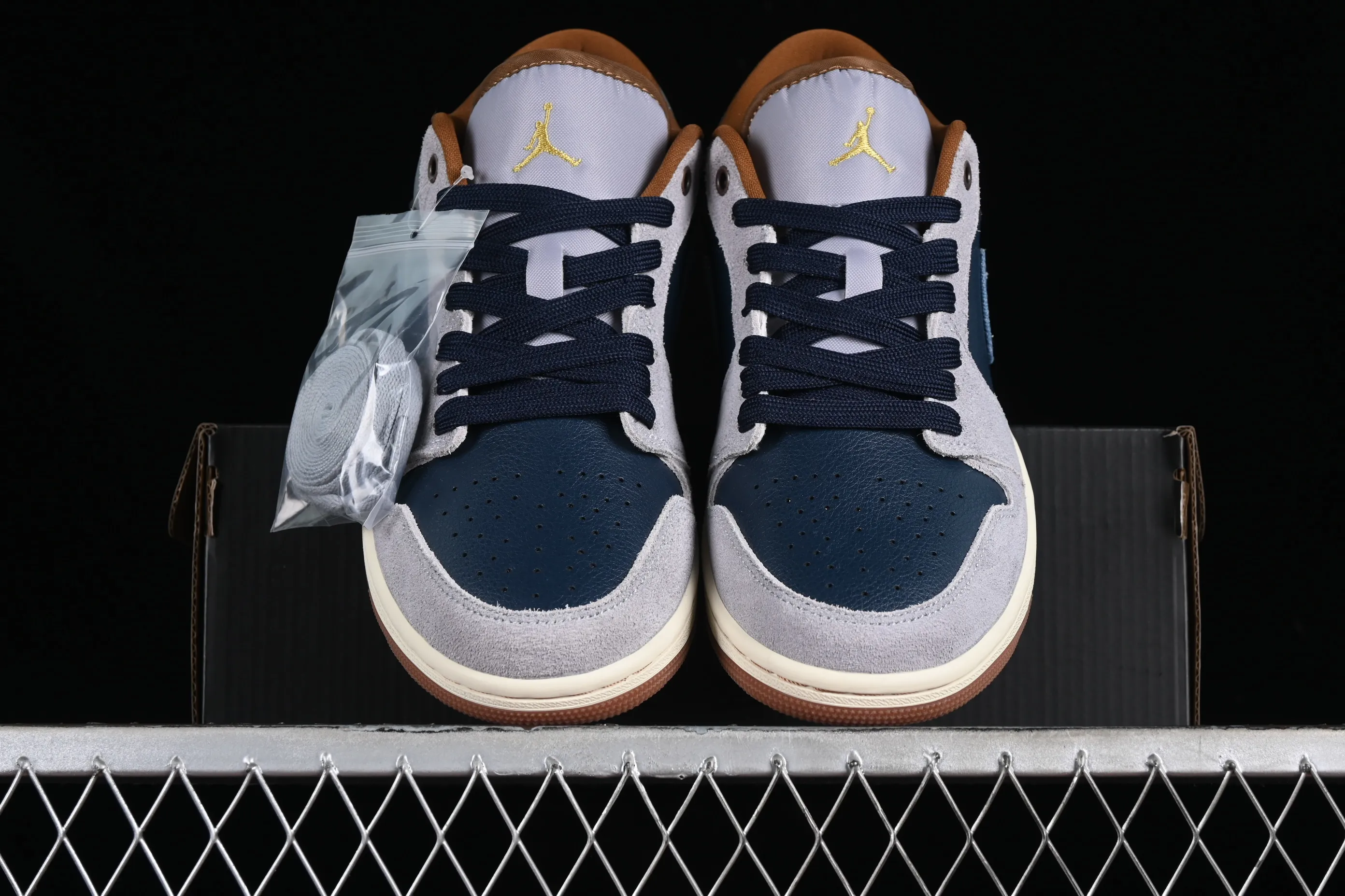 All categories Air Jordan Jordan series basketball shoes Air Jordan 1 Low Air Jordan 1 Low AJ1 Joe 1 customized low-bang cultural casual sneakers FZ5042-041